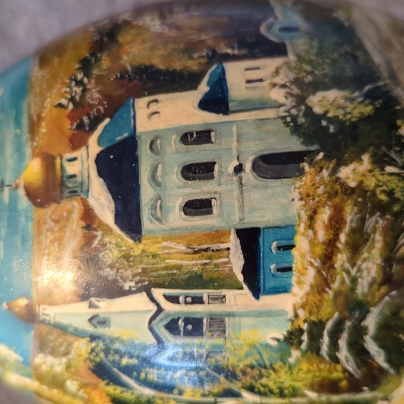 Russian Painted Wood Egg with Church Large - Picture 4 of 5
